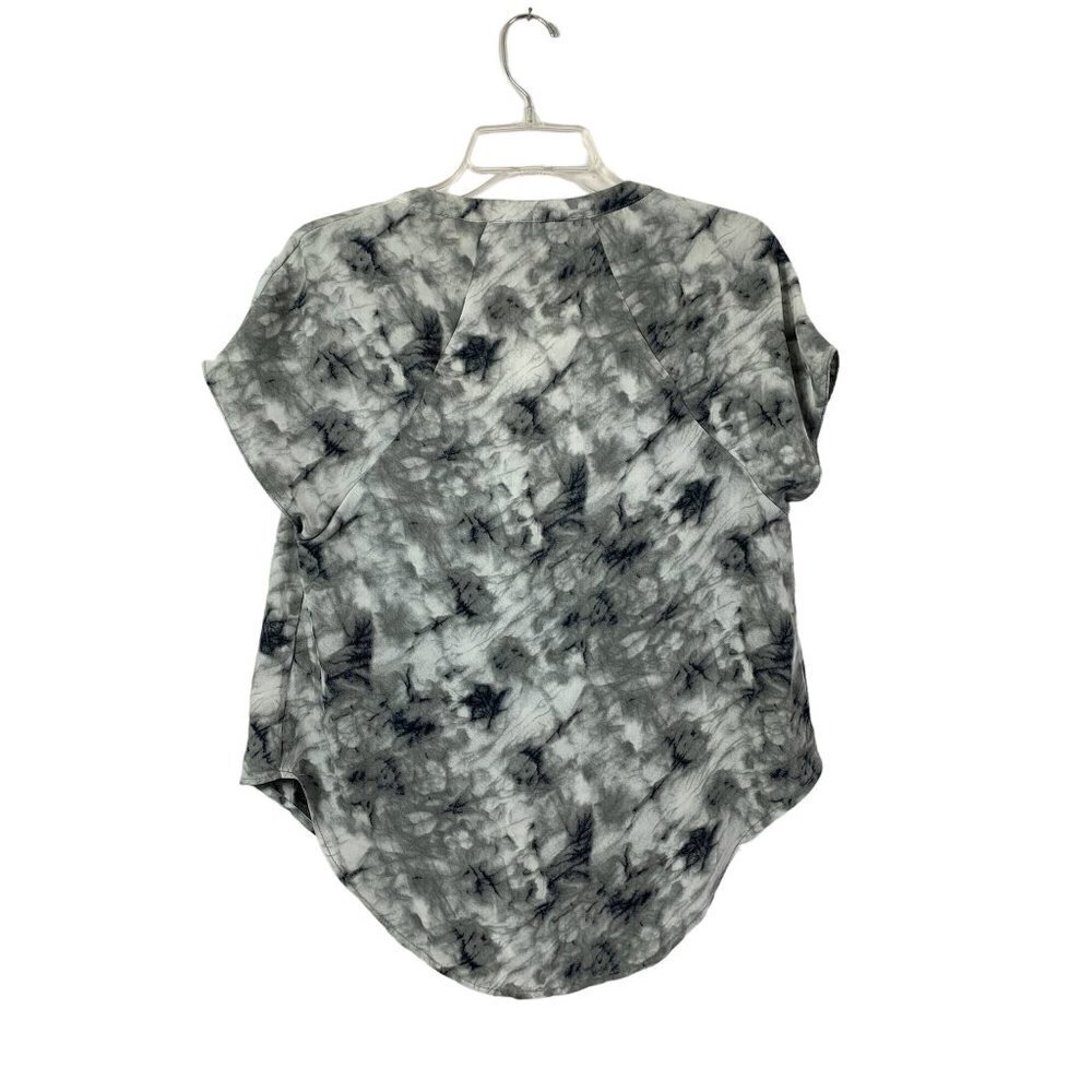 Astr Women’s Marble Print Sleeveless Top - Picture 2 of 6